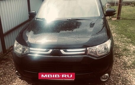 Mitsubishi Outlander III рестайлинг 3, 2014 год, 1 200 000 рублей, 2 фотография
