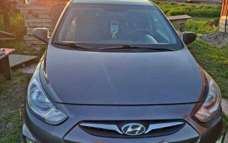 Hyundai Solaris II рестайлинг, 2013 год, 870 000 рублей, 2 фотография
