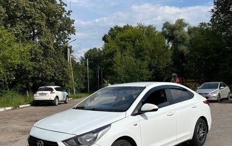 Hyundai Solaris II рестайлинг, 2017 год, 950 000 рублей, 3 фотография