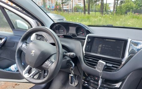Peugeot 208 II, 2013 год, 985 000 рублей, 14 фотография