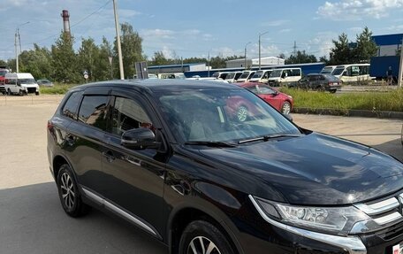 Mitsubishi Outlander III рестайлинг 3, 2016 год, 2 000 000 рублей, 4 фотография