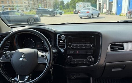 Mitsubishi Outlander III рестайлинг 3, 2016 год, 2 000 000 рублей, 7 фотография