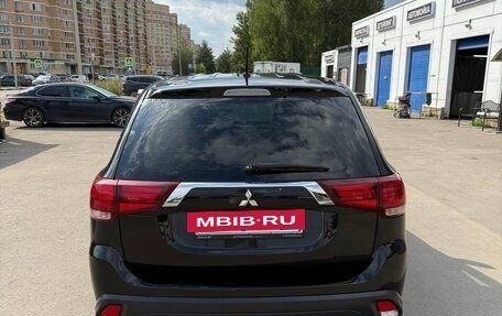 Mitsubishi Outlander III рестайлинг 3, 2016 год, 2 000 000 рублей, 6 фотография