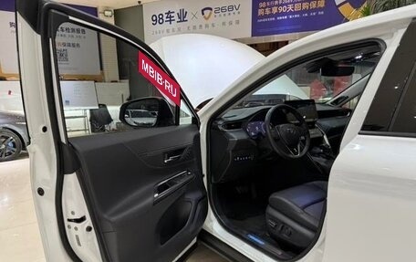 Toyota Venza, 2022 год, 3 600 000 рублей, 8 фотография