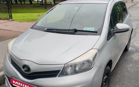 Toyota Vitz, 2013 год, 1 000 000 рублей, 2 фотография