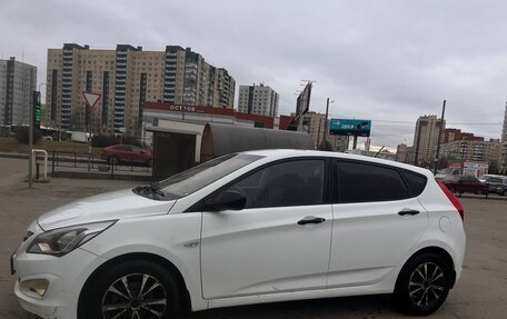 Hyundai Solaris II рестайлинг, 2015 год, 850 000 рублей, 4 фотография