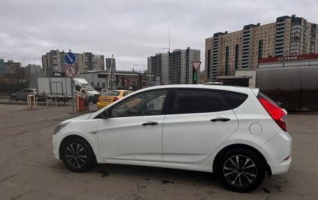 Hyundai Solaris II рестайлинг, 2015 год, 850 000 рублей, 5 фотография