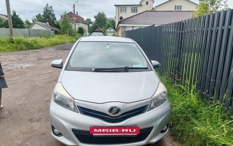 Toyota Vitz, 2013 год, 1 000 000 рублей, 3 фотография