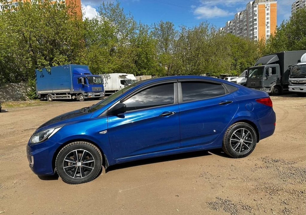 Hyundai Solaris I, 2011 год, 860 000 рублей, 2 фотография