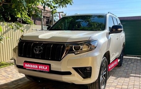 Toyota Land Cruiser Prado 150 рестайлинг 2, 2021 год, 6 900 000 рублей, 2 фотография