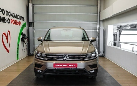 Volkswagen Tiguan II, 2017 год, 2 697 000 рублей, 2 фотография