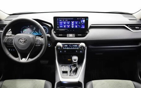 Toyota RAV4, 2024 год, 4 250 000 рублей, 5 фотография