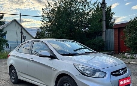 Hyundai Solaris II рестайлинг, 2011 год, 680 000 рублей, 1 фотография