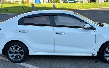 KIA Rio IV, 2018 год, 1 000 000 рублей, 3 фотография
