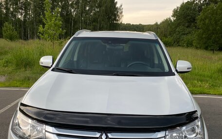 Mitsubishi Outlander III рестайлинг 3, 2014 год, 2 350 000 рублей, 2 фотография