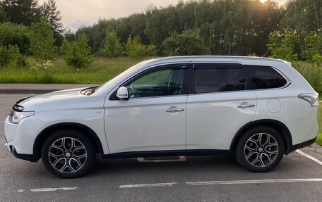 Mitsubishi Outlander III рестайлинг 3, 2014 год, 2 350 000 рублей, 3 фотография