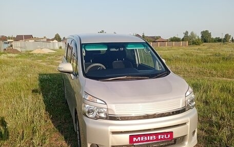 Toyota Voxy II, 2013 год, 1 999 999 рублей, 8 фотография