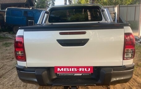 Toyota Hilux VIII, 2020 год, 4 500 000 рублей, 6 фотография