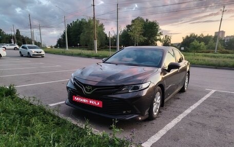 Toyota Camry, 2018 год, 1 930 000 рублей, 2 фотография