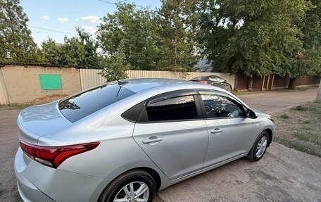 Hyundai Solaris II рестайлинг, 2021 год, 1 700 000 рублей, 2 фотография