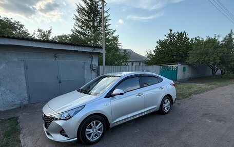 Hyundai Solaris II рестайлинг, 2021 год, 1 700 000 рублей, 3 фотография