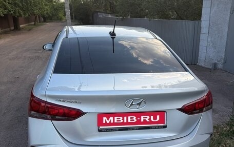 Hyundai Solaris II рестайлинг, 2021 год, 1 700 000 рублей, 4 фотография