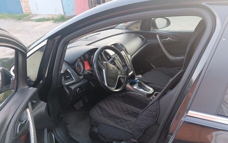 Opel Astra J, 2010 год, 600 000 рублей, 2 фотография