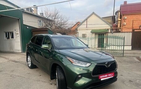 Toyota Highlander, 2023 год, 4 882 000 рублей, 2 фотография