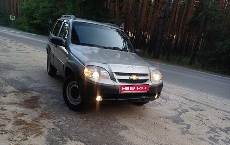 Chevrolet Niva I рестайлинг, 2012 год, 495 000 рублей, 2 фотография
