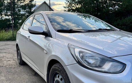 Hyundai Solaris II рестайлинг, 2011 год, 680 000 рублей, 2 фотография