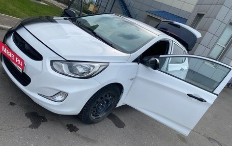 Hyundai Solaris II рестайлинг, 2011 год, 500 000 рублей, 2 фотография