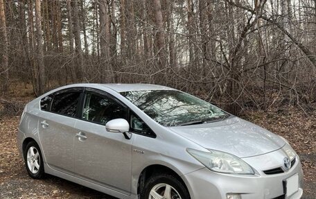 Toyota Prius, 2011 год, 1 000 000 рублей, 2 фотография