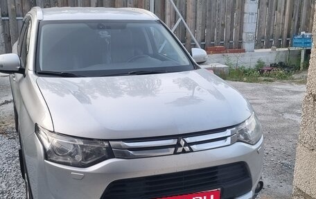 Mitsubishi Outlander III рестайлинг 3, 2014 год, 1 550 000 рублей, 4 фотография