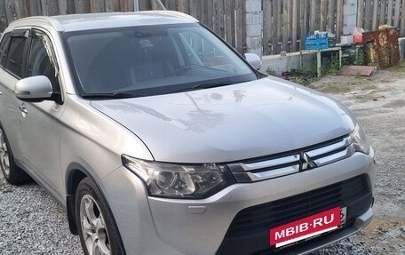 Mitsubishi Outlander III рестайлинг 3, 2014 год, 1 550 000 рублей, 3 фотография