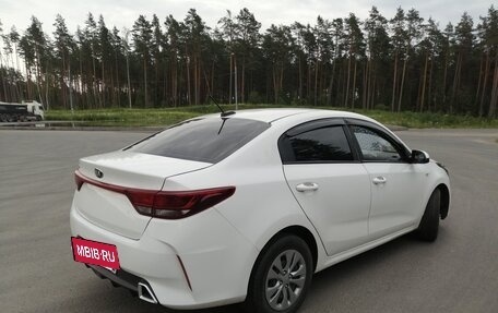KIA Rio IV, 2021 год, 1 100 000 рублей, 2 фотография