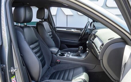 Volkswagen Touareg III, 2017 год, 2 930 000 рублей, 8 фотография