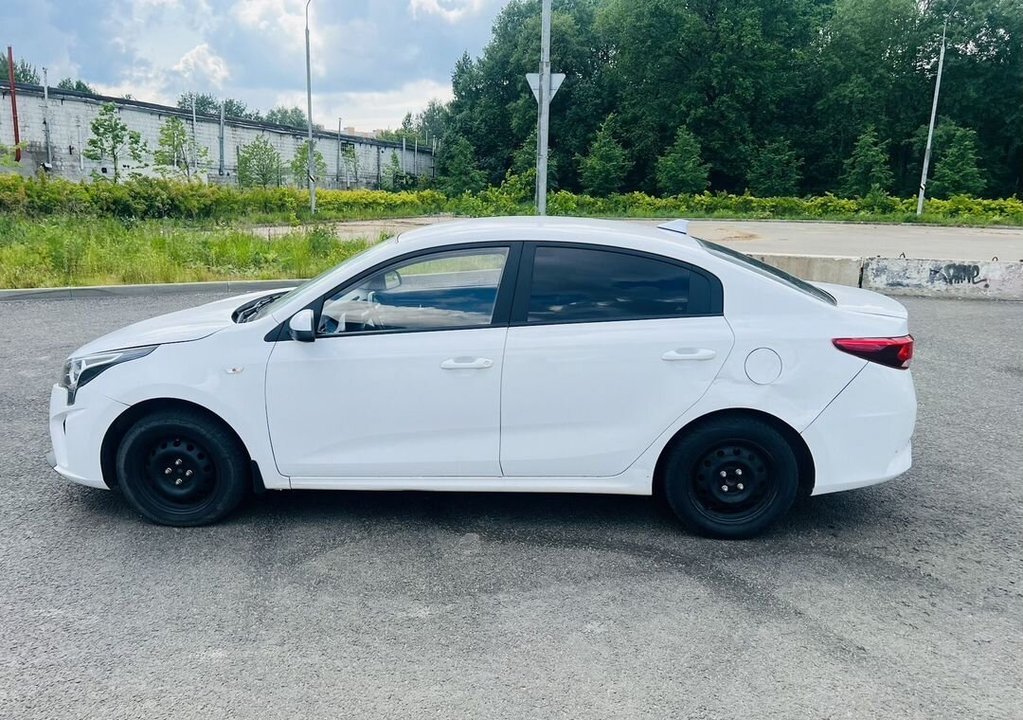 KIA Rio, 2021 год, 1 099 999 рублей, 2 фотография