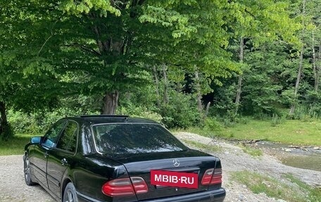 Mercedes-Benz E-Класс, 1996 год, 455 000 рублей, 3 фотография
