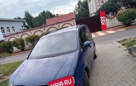 Volkswagen Touran III, 2006 год, 560 000 рублей, 3 фотография