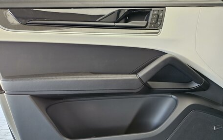 Porsche Cayenne III, 2024 год, 21 195 000 рублей, 17 фотография