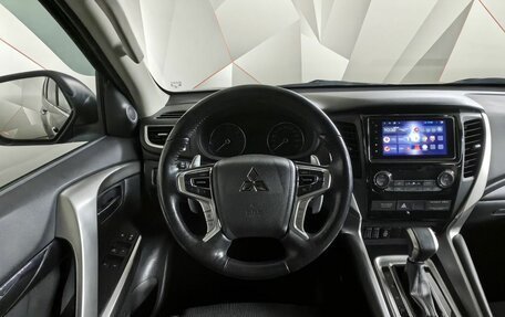 Mitsubishi Pajero Sport III рестайлинг, 2019 год, 3 098 000 рублей, 15 фотография