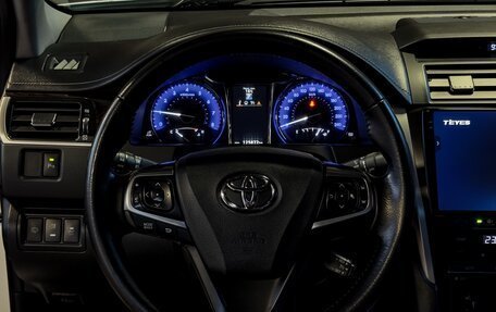Toyota Camry, 2017 год, 2 600 000 рублей, 13 фотография