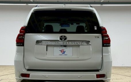 Toyota Land Cruiser Prado 150 рестайлинг 2, 2022 год, 4 030 000 рублей, 2 фотография