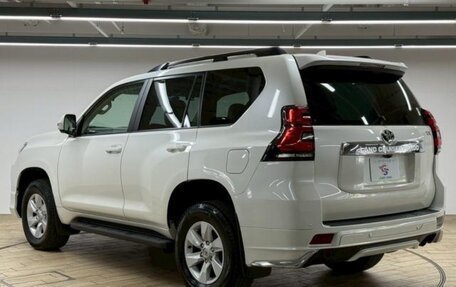 Toyota Land Cruiser Prado 150 рестайлинг 2, 2022 год, 4 030 000 рублей, 3 фотография