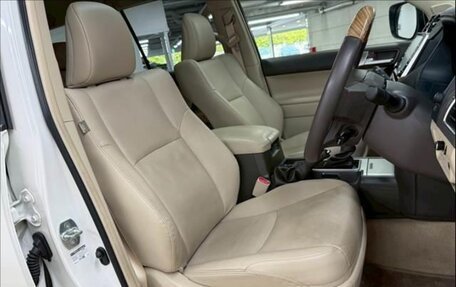 Toyota Land Cruiser Prado 150 рестайлинг 2, 2022 год, 4 030 000 рублей, 12 фотография