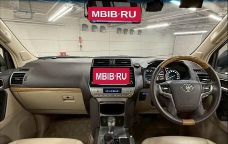 Toyota Land Cruiser Prado 150 рестайлинг 2, 2022 год, 4 030 000 рублей, 6 фотография