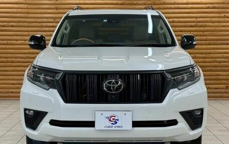 Toyota Land Cruiser Prado 150 рестайлинг 2, 2022 год, 4 035 000 рублей, 2 фотография