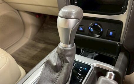 Toyota Land Cruiser Prado 150 рестайлинг 2, 2022 год, 4 035 000 рублей, 7 фотография