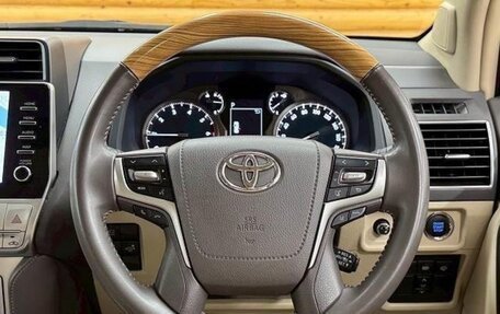 Toyota Land Cruiser Prado 150 рестайлинг 2, 2022 год, 4 035 000 рублей, 6 фотография