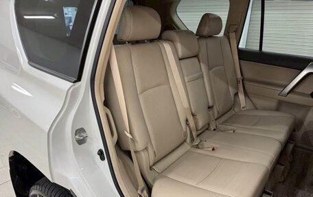 Toyota Land Cruiser Prado 150 рестайлинг 2, 2022 год, 4 035 000 рублей, 10 фотография